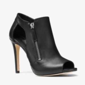 Women's Size 7 Black Peep Toe Heels / Pumps - Michael Kors